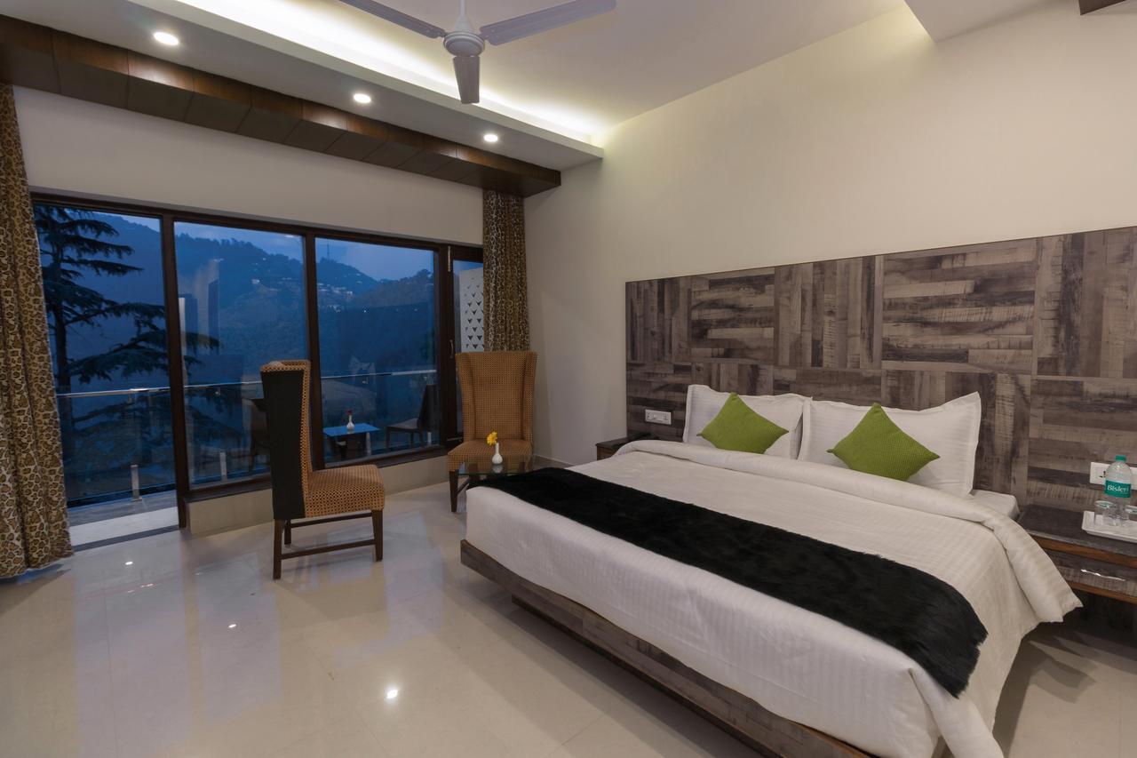 דהראדון Hotel Seven Oaks מראה חיצוני תמונה