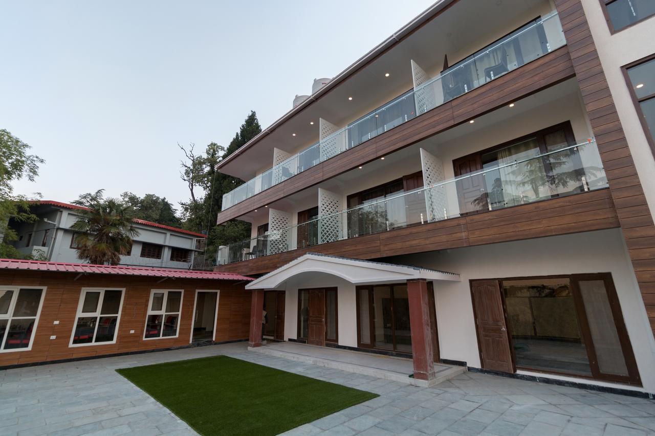 דהראדון Hotel Seven Oaks מראה חיצוני תמונה