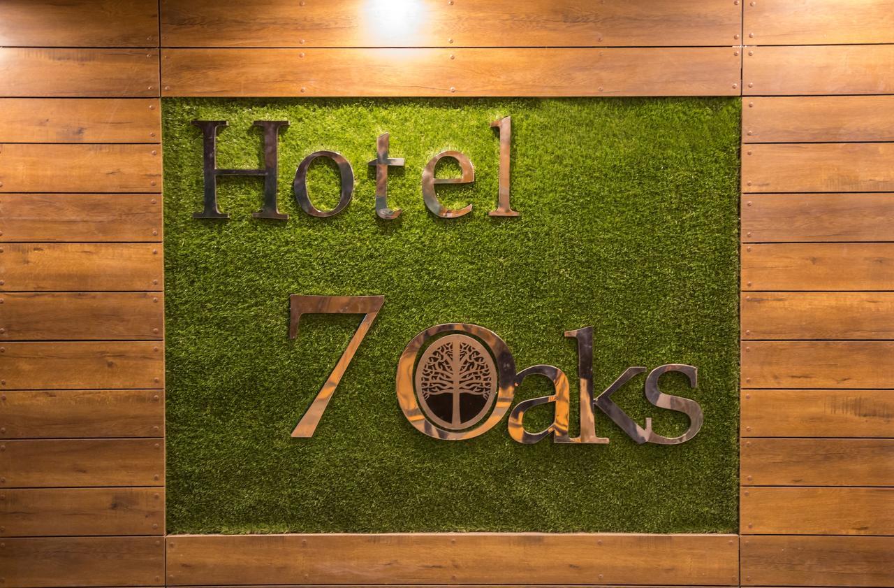 דהראדון Hotel Seven Oaks מראה חיצוני תמונה
