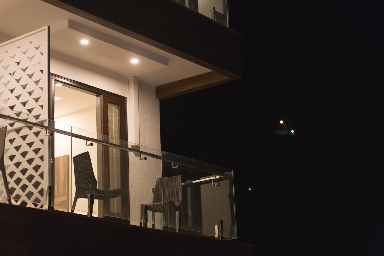 דהראדון Hotel Seven Oaks מראה חיצוני תמונה