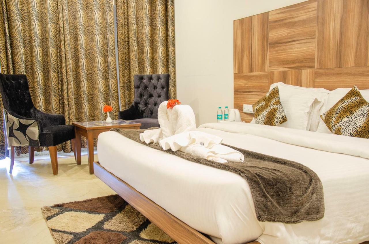 דהראדון Hotel Seven Oaks מראה חיצוני תמונה